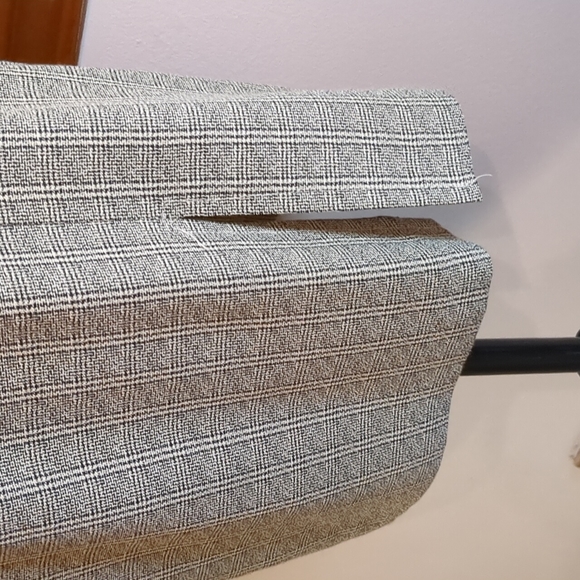 Gray plaid skirt in Women's size 4 - Picture 5 of 8